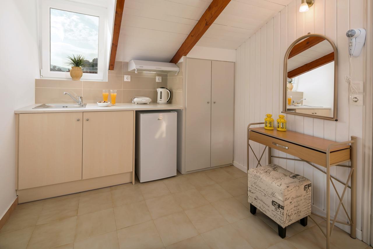 לגאנאס Mare Blu Studios & Suites מראה חיצוני תמונה
