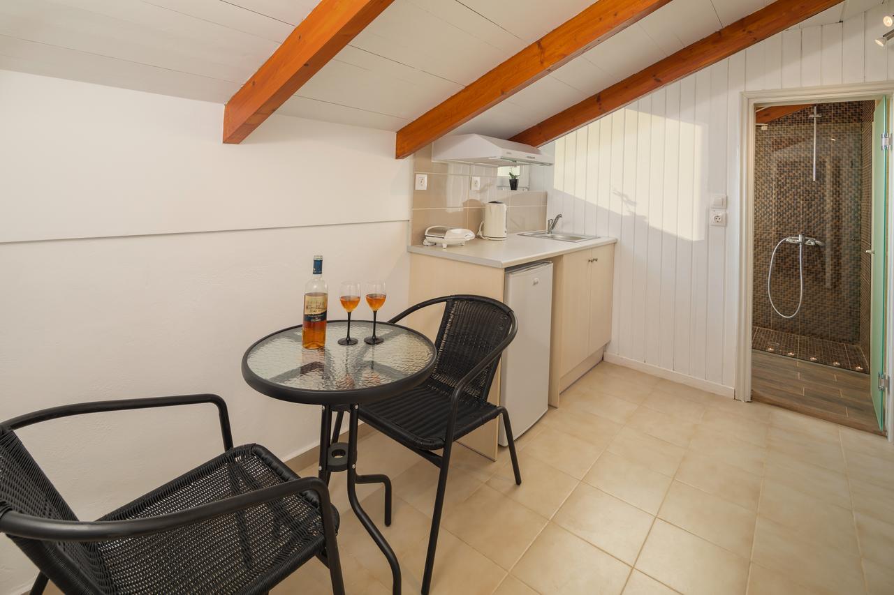 לגאנאס Mare Blu Studios & Suites מראה חיצוני תמונה