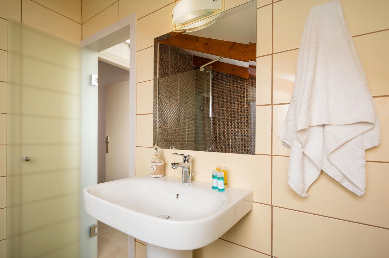 לגאנאס Mare Blu Studios & Suites מראה חיצוני תמונה